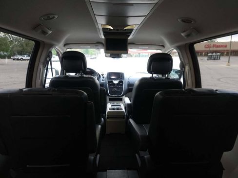 Used 2014 Chrysler Town & Country Touring FWD image 15