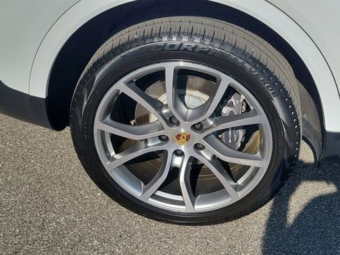Certified 2022 Porsche Cayenne E-Hybrid AWD/4WD image 12