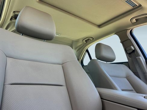 Used 2011 Mercedes-Benz E 350 BlueTEC Sedan image 31