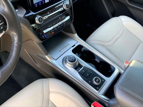 Used 2023 Ford Explorer Platinum w/ Technology Package AWD/4WD image 33