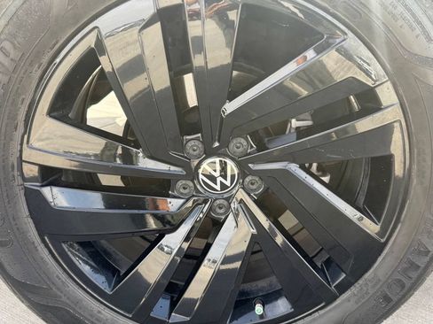 Used 2023 Volkswagen Atlas Cross Sport SE w/ Panoramic Sunroof Package FWD image 9