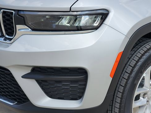 New 2026 Jeep Grand Cherokee Laredo AWD/4WD image 7