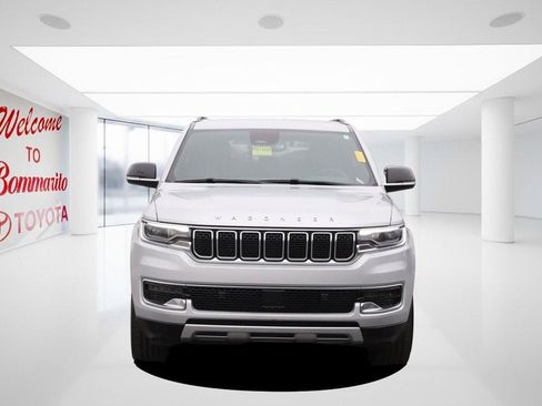 Used 2023 Jeep Wagoneer L Series II AWD/4WD image 4