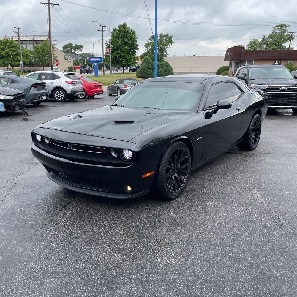 Used 2018 Dodge Challenger R/T w/ Performance Handling Group RWD image 2