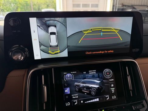 Used 2026 Lexus LX 600 4WD w/ Luxury Package image 15