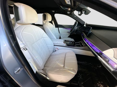 Certified 2023 BMW 760i xDrive image 31