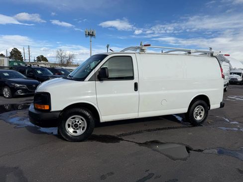 Used 2016 GMC Savana 2500 Van 3D image 2