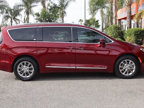 Used 2021 Chrysler Pacifica Touring-L w/ Uconnect Theater Family Group image 9