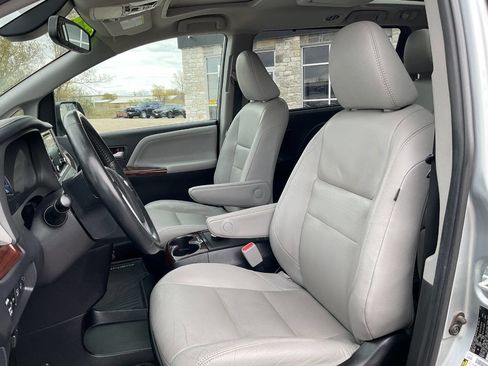 Used 2020 Toyota Sienna Limited Premium w/ Protection Package FWD image 15