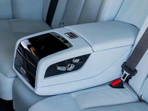 Used 2023 Rolls-Royce Phantom Sedan w/ The Phantom Package RWD image 19