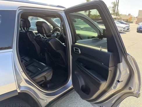 Used 2017 Jeep Grand Cherokee Limited w/ Luxury Group II RWD image 24