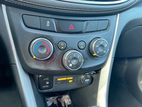 Used 2019 Chevrolet Trax LT w/ LT Convenience Package FWD image 23