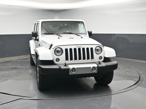 Used 2017 Jeep Wrangler Unlimited Sahara w/ Connectivity Group image 8