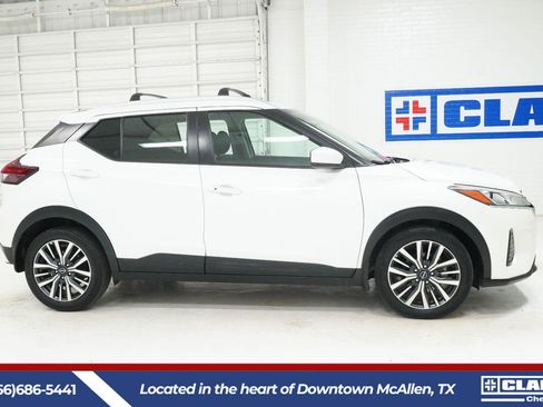 Used 2023 Nissan Kicks SV w/ Exterior Package FWD image 4