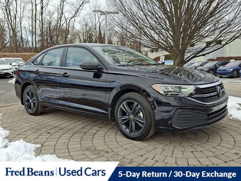 Certified 2024 Volkswagen Jetta SE w/ Panoramic Sunroof Package image 1