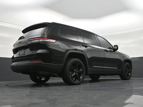 Used 2022 Jeep Grand Cherokee L Limited w/ Black Appearance Package RWD image 33