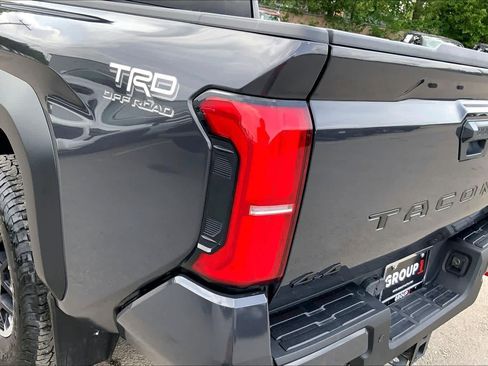 Used 2024 Toyota Tacoma TRD Off-Road w/ TRD Off Road Upgrade Package AWD/4WD image 28