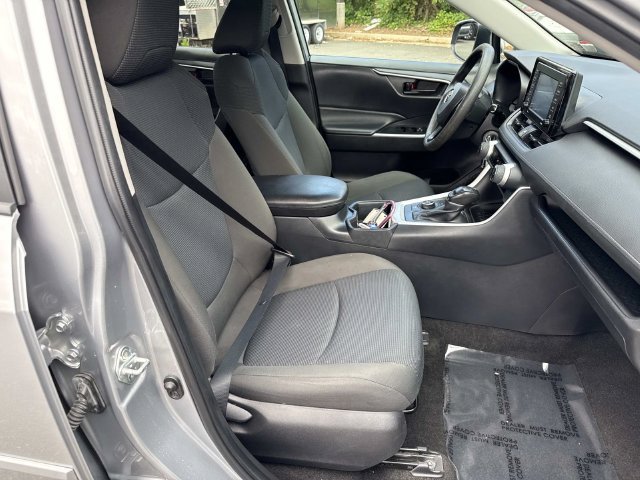 Used 2022 Toyota RAV4 LE AWD/4WD image 9