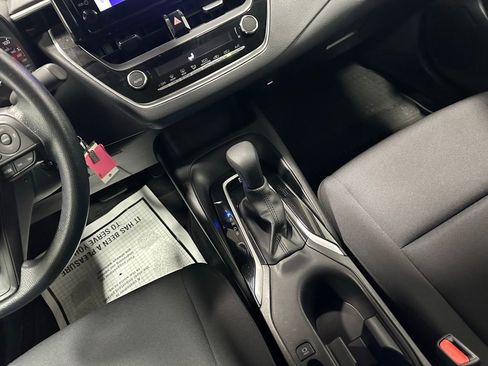 Used 2025 Toyota Corolla LE image 37