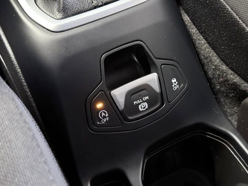 Certified 2020 Jeep Renegade Altitude image 29