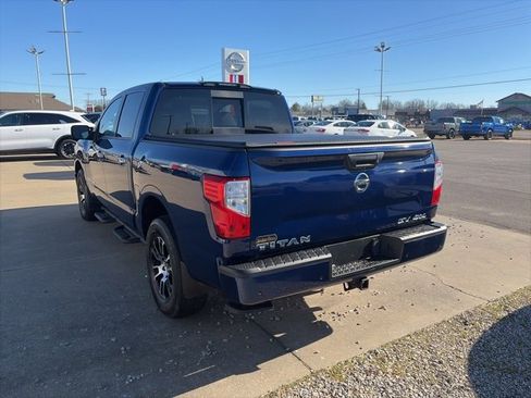 Used 2021 Nissan Titan SV w/ SV Convenience Package image 4