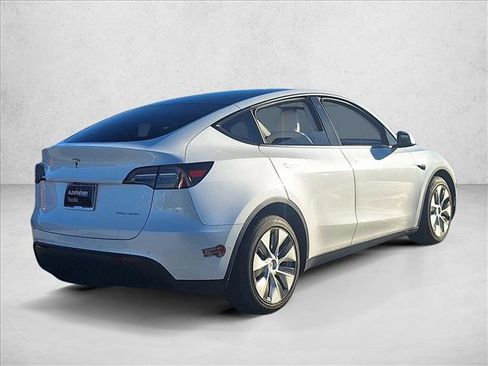 Used 2021 Tesla Model Y Long Range image 6