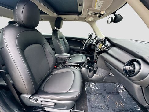Used 2018 MINI Cooper 2-Door Hardtop image 28