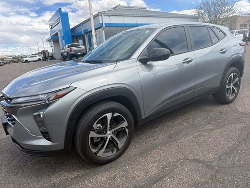 Used 2025 Chevrolet Trax RS w/ Driver Confidence Package FWD image 1