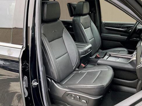 Used 2023 GMC Yukon Denali w/ Denali Reserve Package image 30