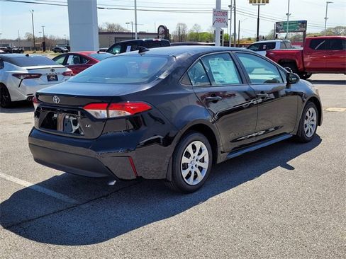 Used 2025 Toyota Corolla LE image 7