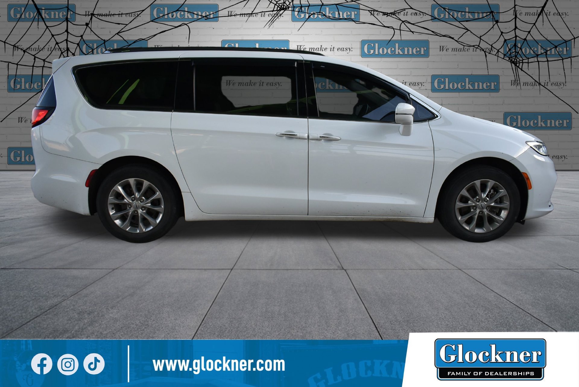 Used 2021 Chrysler Pacifica Touring-L FWD image 4