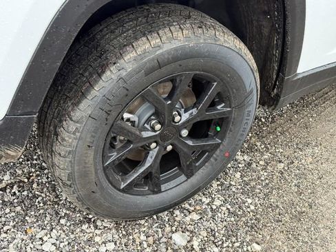 New 2026 Jeep Grand Cherokee Altitude AWD/4WD image 4