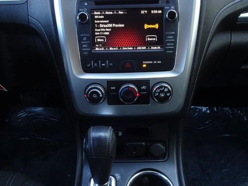Used 2015 GMC Acadia SLE image 18