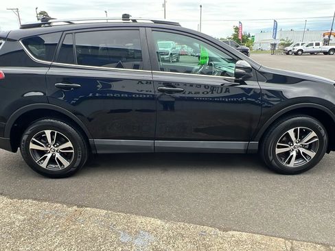 Used 2017 Toyota RAV4 XLE w/ Plus Special Value Package AWD/4WD image 4