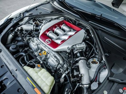 Used 2014 Nissan GT-R Premium image 94