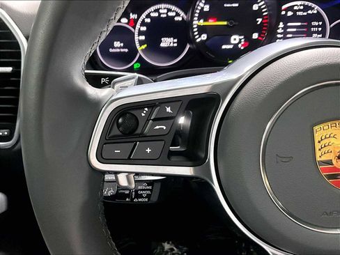 Used 2023 Porsche Cayenne Platinum Edition image 22