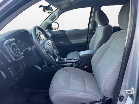 Used 2017 Toyota Tacoma SR image 11