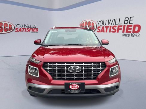 Certified 2024 Hyundai Venue Limited FWD image 2