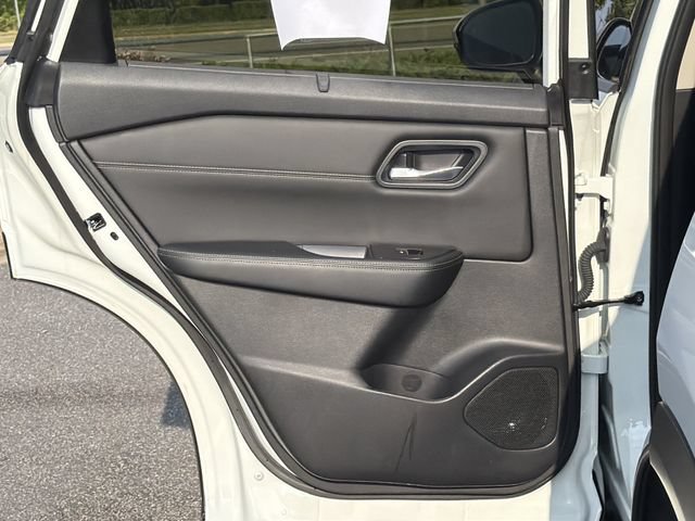 Certified 2025 Nissan Rogue SL w/ Tech Package FWD image 24