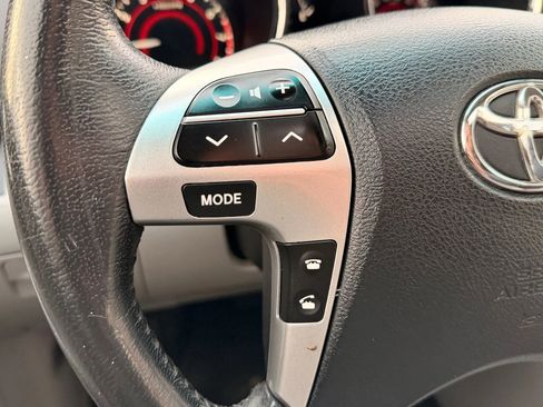 Used 2011 Toyota Highlander Limited w/ Tow Pkg image 38