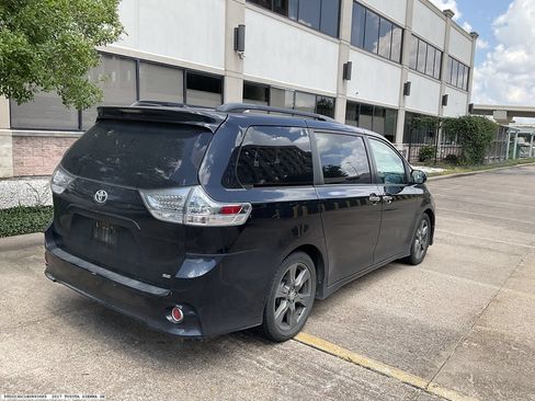 Used 2017 Toyota Sienna SE FWD image 5