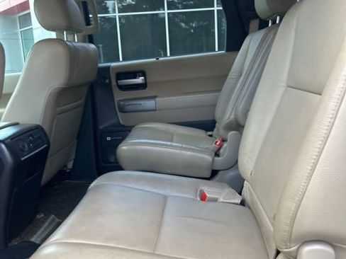 Used 2016 Toyota Sequoia Limited w/ Safety & Convenience Package image 9