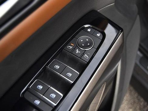 New 2025 Nissan Pathfinder Platinum image 9