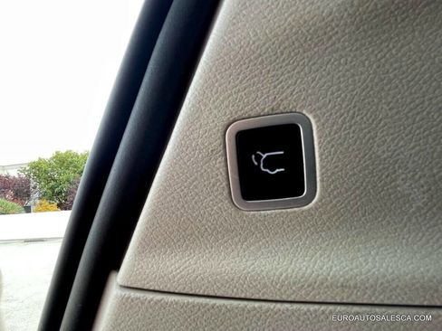 Used 2021 Chrysler Pacifica Touring-L image 38