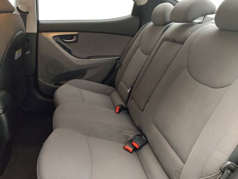 Used 2015 Hyundai Elantra SE image 18