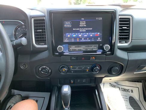 Used 2024 Nissan Frontier SV w/ Technology Package AWD/4WD image 17