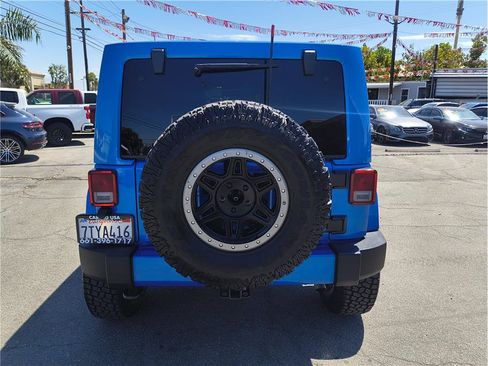 Used 2016 Jeep Wrangler Unlimited Sahara w/ Connectivity Group AWD/4WD image 11