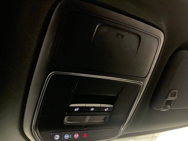 Used 2025 Chevrolet Traverse High Country AWD/4WD image 17