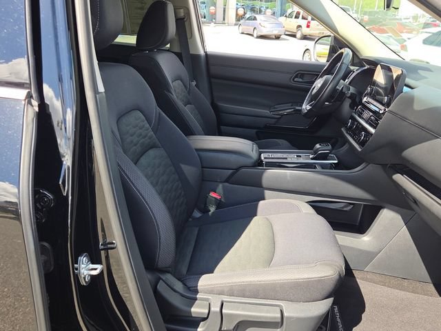 Used 2025 Nissan Pathfinder SV FWD image 16