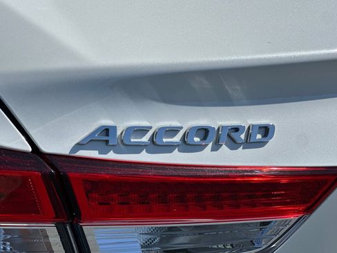 Used 2019 Honda Accord Touring image 25